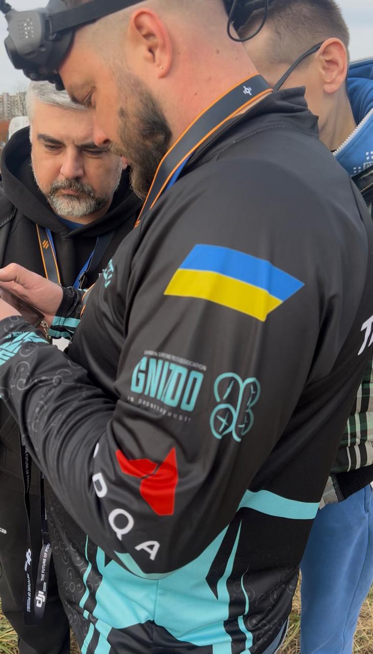 Підготовка дронів на полі